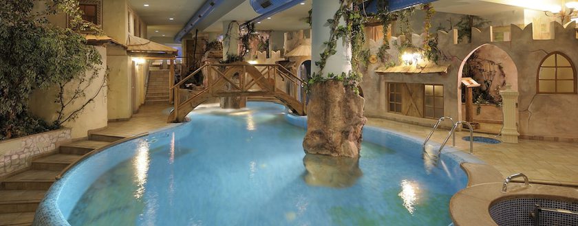 Imagen de la piscina del Hotel La Perla Wellness And Beauty. Foto 18