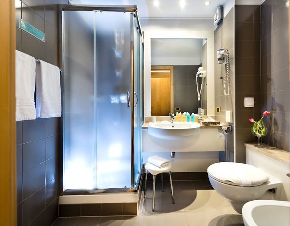 Imagen de la habitación del Hotel La Perla Wellness And Beauty. Foto 8