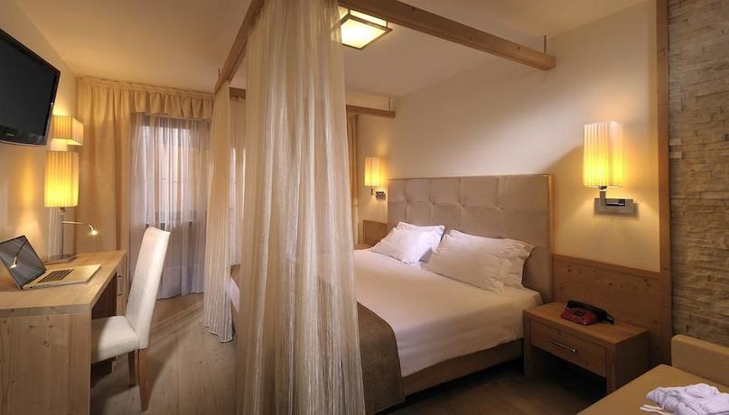 Imagen de la habitación del Hotel La Perla Wellness And Beauty. Foto 13