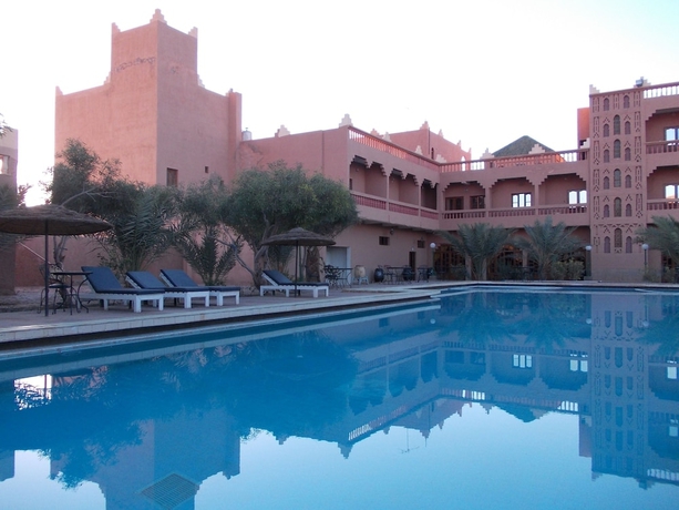 Imagen de la piscina del Hotel La Perle Du Draa. Foto 19