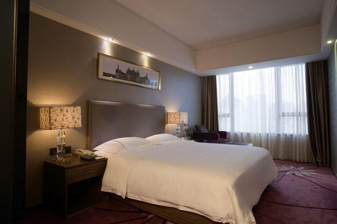 Imagen de la habitación del Hotel La Perle International. Foto 15