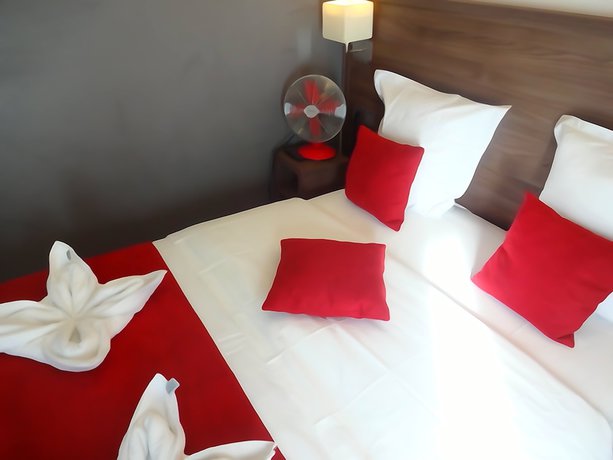 Imagen de la habitación del Hotel La Perle Montparnasse. Foto 10