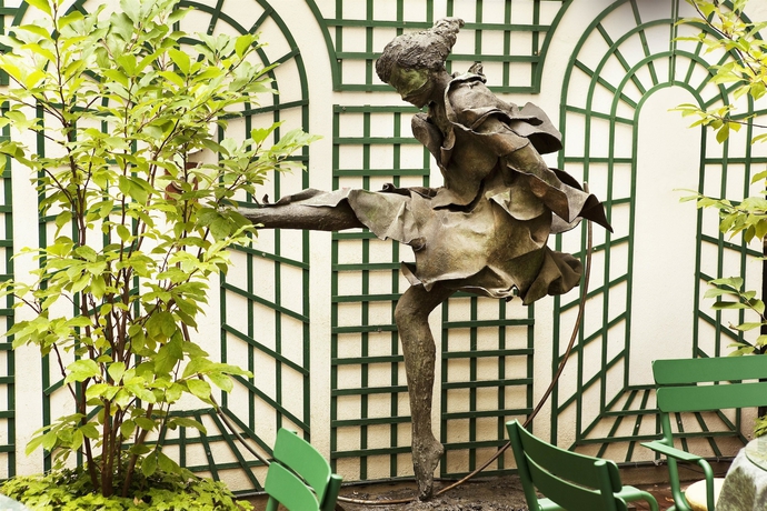 Imagen de los interiores del Hotel La Perle, París. Foto 19