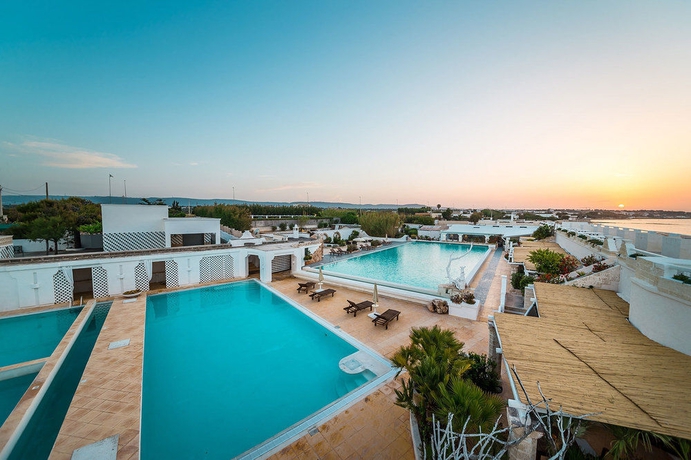 Imagen de la piscina del Hotel La Peschiera. Foto 14