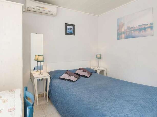 Imagen general del Hotel La Petite Auberge, FR&Eacute;JUS. Foto 2