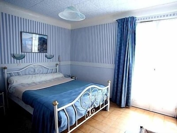 Imagen general del Hotel La Petite Auberge, FR&Eacute;JUS. Foto 3