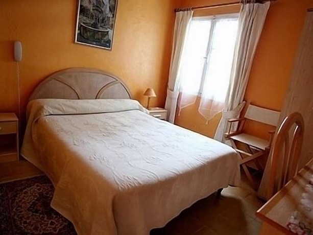 Imagen de la habitación del Hotel La Petite Auberge, FR&Eacute;JUS. Foto 17