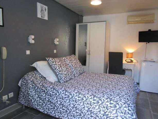 Imagen general del Hotel La Petite Auberge, FR&Eacute;JUS. Foto 6