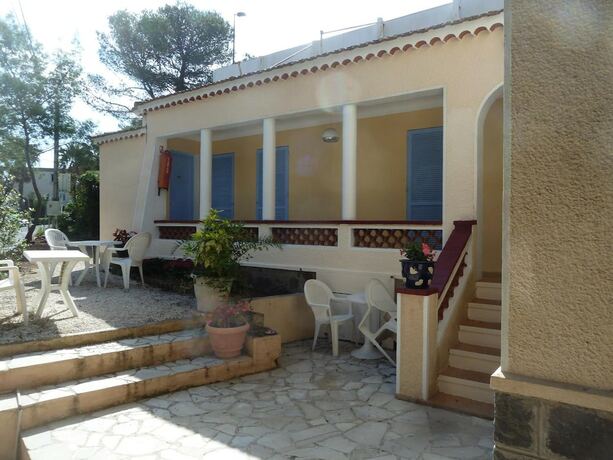 Imagen general del Hotel La Petite Auberge, FR&Eacute;JUS. Foto 7