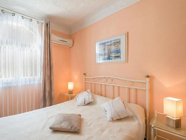 Imagen de la habitación del Hotel La Petite Auberge, FR&Eacute;JUS. Foto 18