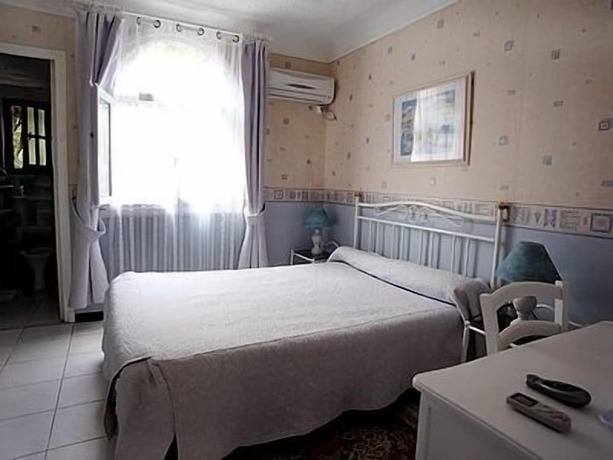 Imagen general del Hotel La Petite Auberge, FR&Eacute;JUS. Foto 9