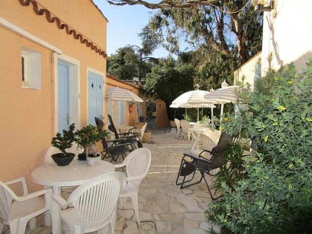 Imagen general del Hotel La Petite Auberge, FR&Eacute;JUS. Foto 10