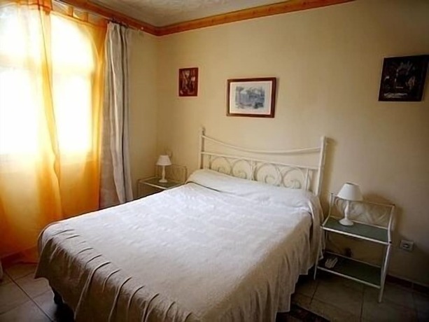 Imagen general del Hotel La Petite Auberge, FR&Eacute;JUS. Foto 13
