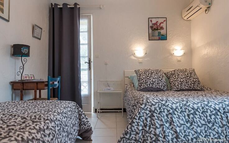 Imagen de la habitación del Hotel La Petite Auberge, FR&Eacute;JUS. Foto 20