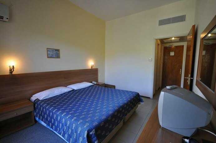 Imagen de la habitación del Hotel La Petite Planete. Foto 16