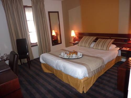Imagen de la habitación del Hotel La Petite Rade. Foto 10