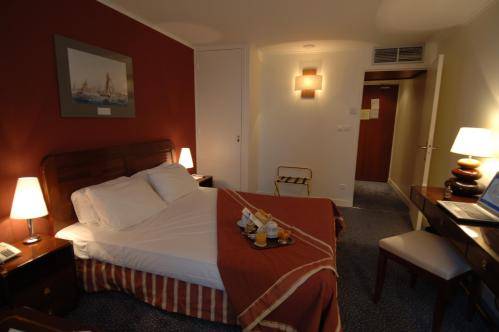 Imagen de la habitación del Hotel La Petite Rade. Foto 11