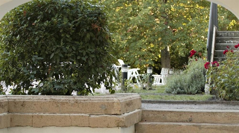 Imagen de los exteriores del Hotel La Petite Verrerie. Foto 12