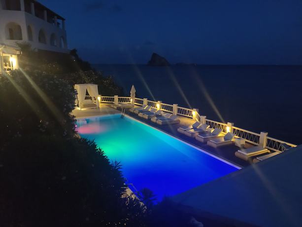 Imagen de la piscina del Hotel La Piazza. Foto 16