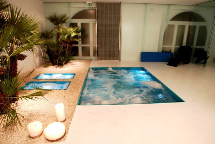 Imagen de la piscina del Hotel La Piazza. Foto 18