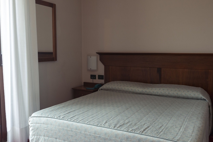 Imagen de la habitación del Hotel La Pina. Foto 9