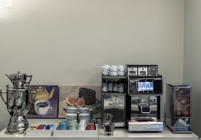 Imagen del bar/restaurante del Hotel La Pina. Foto 5