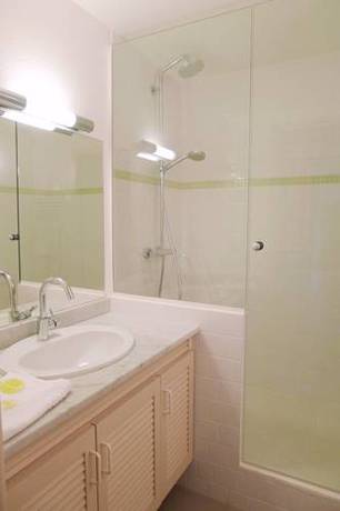 Imagen de la habitación del Hotel La Pinède, AMELIE-LES-BAINS-PALALDA. Foto 3