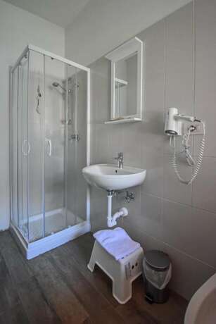 Imagen de la habitación del Hotel La Pineta, Carrara. Foto 8