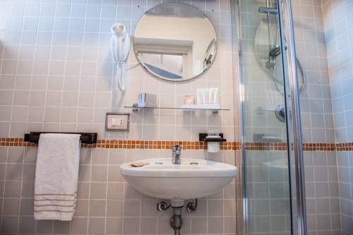 Imagen de la habitación del Hotel La Pineta Park. Foto 16