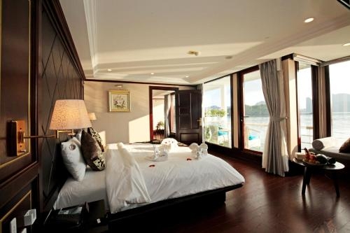 Imagen de la habitación del Hotel La Pinta Cruise. Foto 10