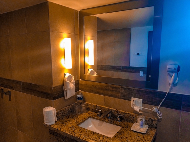 Imagen de la habitación del Hotel La Pinta, Ensenada. Foto 10