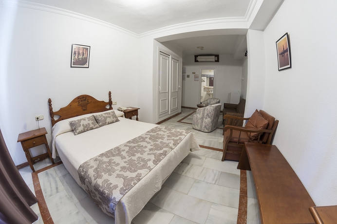 Imagen de la habitación del Hotel La Pinta, Palos de la Frontera. Foto 8