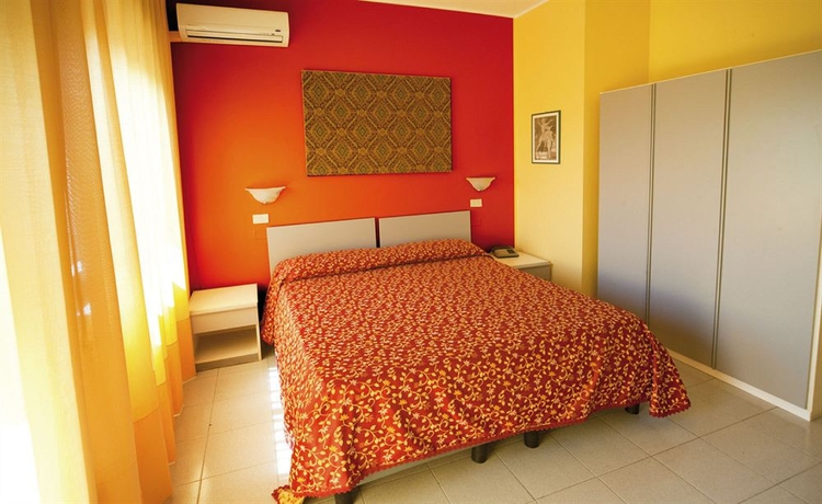 Imagen de la habitación del Hotel La Piramide, Costa de Sicilia. Foto 6