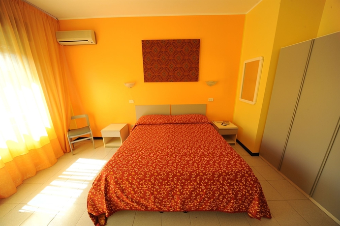 Imagen de la habitación del Hotel La Piramide, Costa de Sicilia. Foto 7