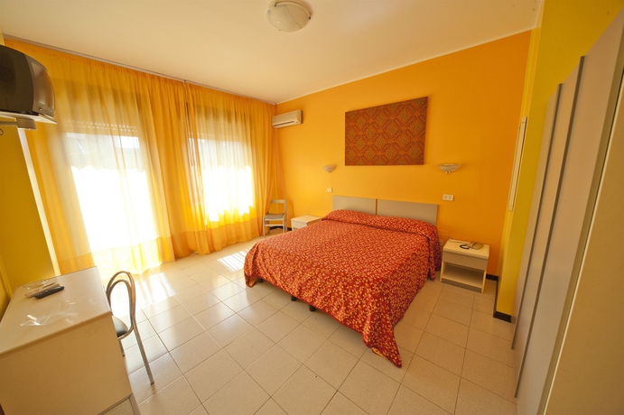 Imagen de la habitación del Hotel La Piramide, Costa de Sicilia. Foto 8