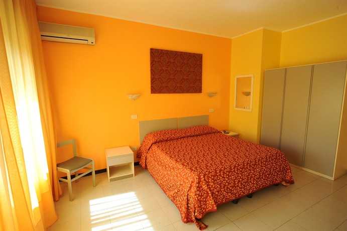 Imagen de la habitación del Hotel La Piramide, Costa de Sicilia. Foto 9