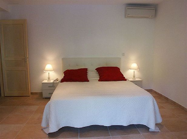 Imagen general del Hotel La Piscine. Foto 1