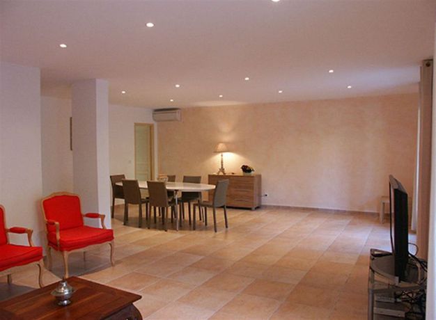 Imagen de los exteriores del Hotel La Piscine. Foto 15