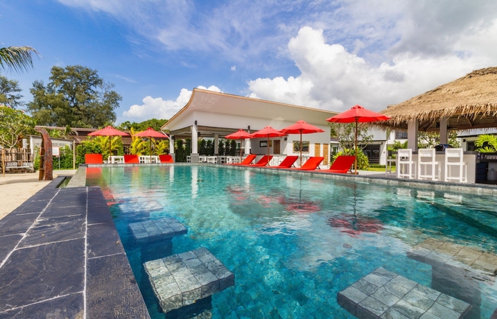 Imagen de la piscina del Hotel La Plage Resort and Beach Club. Foto 17