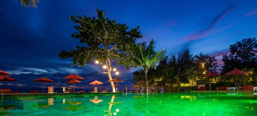 Imagen de la piscina del Hotel La Plage Resort and Beach Club. Foto 19