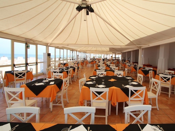 Imagen del bar/restaurante del Hotel La Plage, Sorso. Foto 5