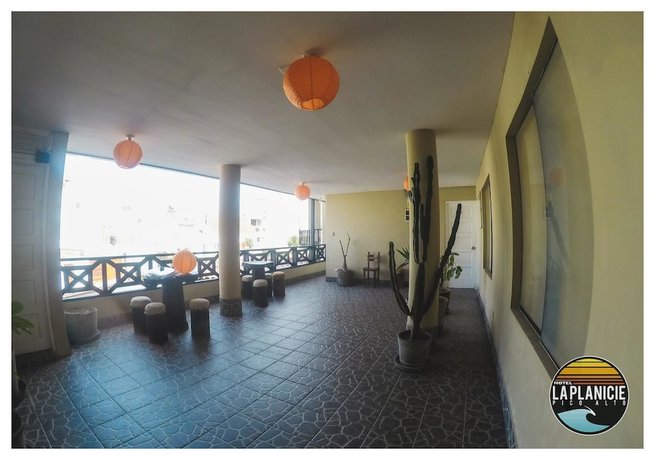 Imagen de los exteriores del Hotel La Planicie de Pico Alto. Foto 11