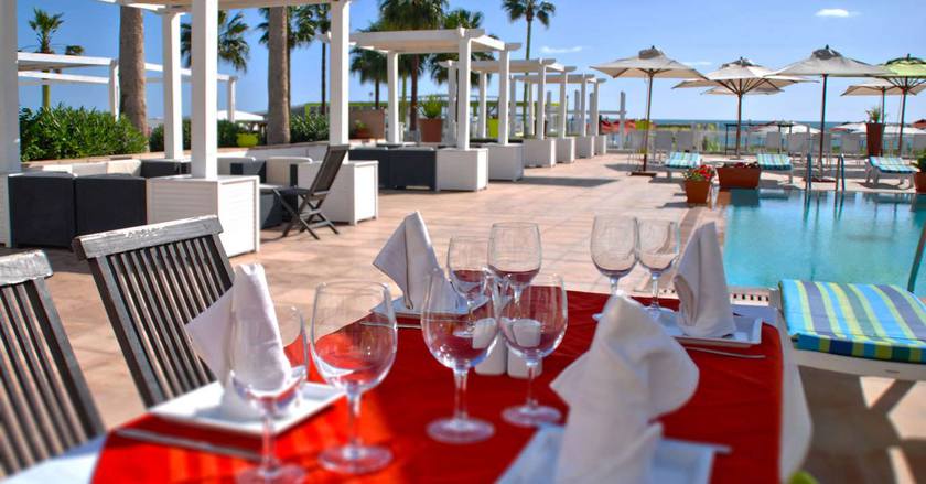 Imagen de los exteriores del Hotel La Playa Club. Foto 4