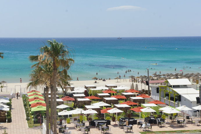 Imagen de los exteriores del Hotel La Playa Club. Foto 5