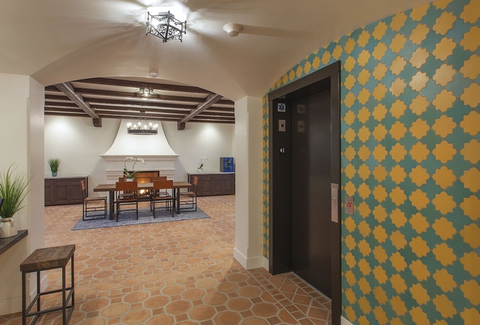 Imagen de los interiores del Hotel La Playa Inn. Foto 16