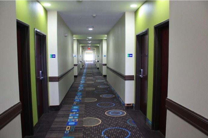 Imagen de los interiores del Hotel La Plaza Inn And Suites. Foto 7