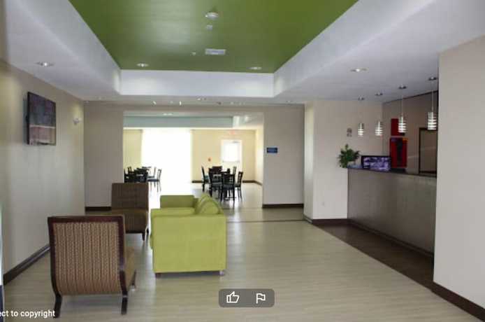 Imagen de los interiores del Hotel La Plaza Inn And Suites. Foto 8