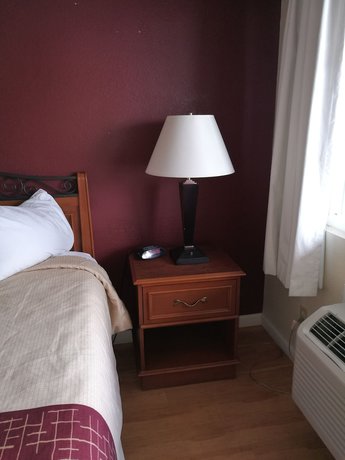 Imagen de la habitación del Hotel La Plaza Inn Los Banos. Foto 5
