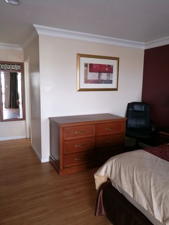 Imagen de la habitación del Hotel La Plaza Inn Los Banos. Foto 6