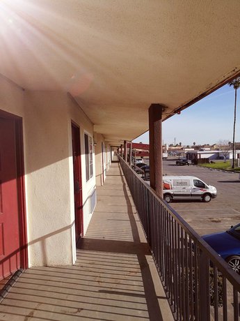 Imagen de los interiores del Hotel La Plaza Inn Los Banos. Foto 15